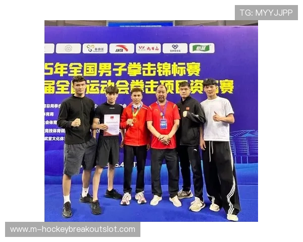 陕西拳击队新星哈斯铁尔全运会首秀惜败 教练称赞其顽强拼搏精神