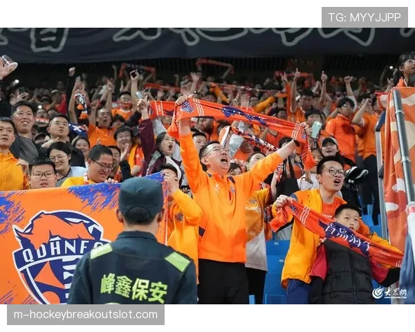 青岛青春足球场上演齐鲁德比，海牛全场掌控节奏4-1大胜泰山